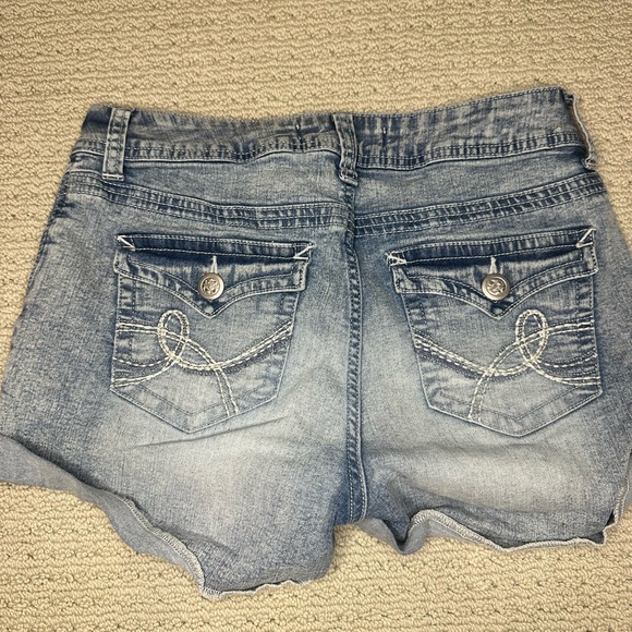 No Boundaries Faded Blue Jean Shorts - Picture 2 of 3